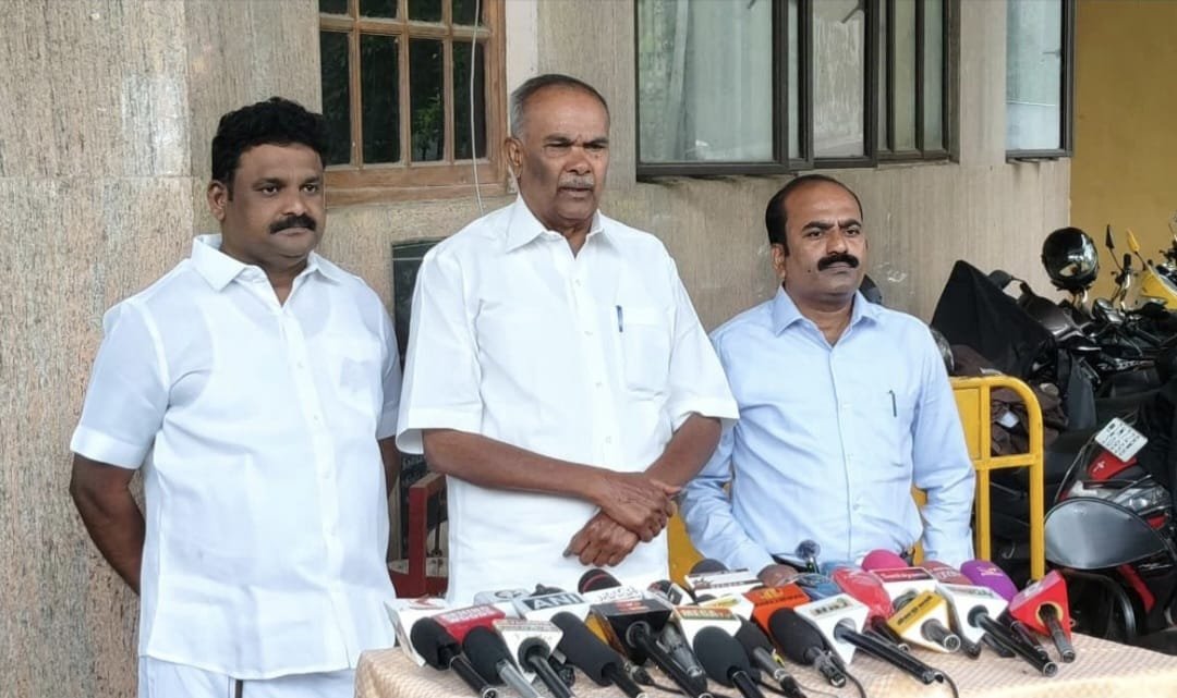 திருநெல்வேலி மாவட்டத்தில் தொடர்மழை! தாமிரபரணியில் வெள்ளப்பெருக்கு! ஆற்றில் இறங்க, அருவியில் குளிக்க தடை! தயார் நிலையில், தேசிய பேரிடர் மீட்பு குழு மற்றும் மாநில பேரிடர் மீட்பு படைகள்! சபாநாயகர் அப்பாவு, மாவட்ட ஆட்சியர் சுகுமார் கூட்டாக பேட்டி!