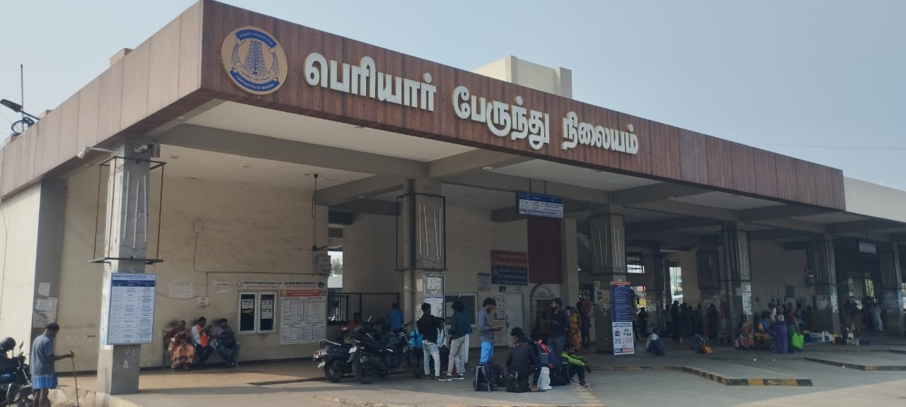 மதுரை பெரியார் பேருந்து நிலையத்தில் பயணிகள் உயிருக்கு ஆபத்தை ஏற்படுத்தும் மதுரை மாநகராட்சி..!