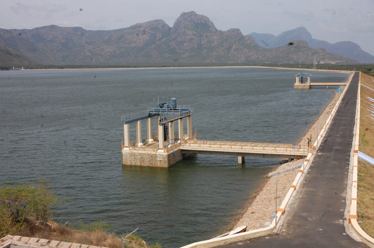 உடுமலை அருகே உள்ள திருமூர்த்தி அணையில் இருந்து நீர் திறப்பு நிறுத்தம்.. கால்வாய் உடைப்பால் மாற்றம்...