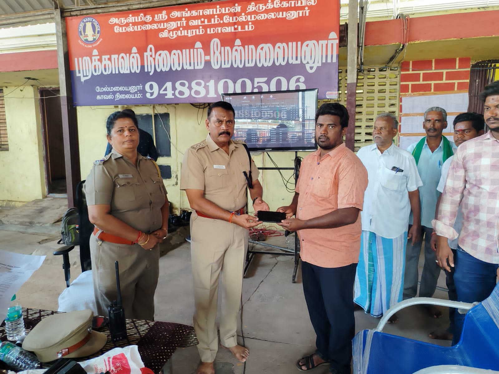 விழுப்புரம் மாவட்ட காவல்துறை மேல்மலையனூர் காவல் நிலையம் காணாமல் போன 12 செல்போன்கள் மீட்பு..