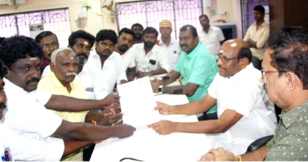 திருநெல்வேலி மாநகராட்சியில் நடைபெற்ற, வாராந்திர, மக்கள் குறை தீர்க்கும் மனுநாள் முகாம்! மேயர் ராம கிருஷ்ணன் பங்கேற்று, மாநகர மக்களிடமிருந்து, கோரிக்கை மனுக்களை, நேரடியாக பெற்றார்!