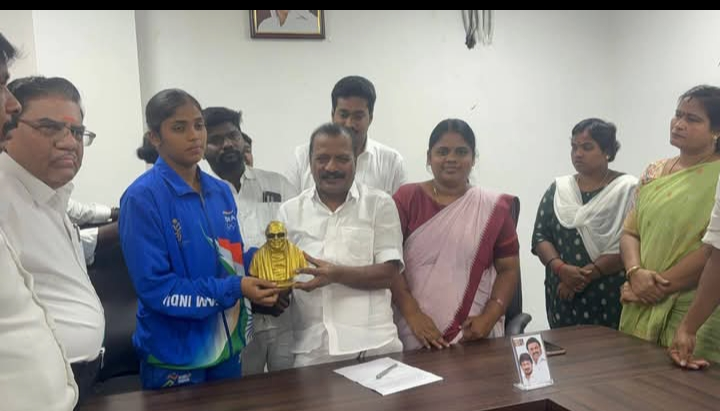 ஜூனியர் கபடி போட்டியில் தங்கம் வென்ற தங்கமங்கைக்கு பாராட்டு_விழா..!