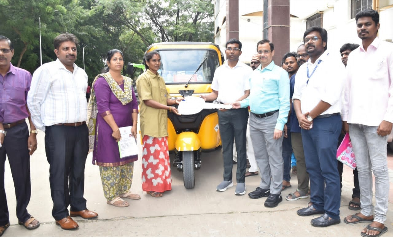 மாவட்ட ஆட்சியர் அலுவலகத்தில்: தொழிலாளர் நலன் மற்றும் திறன் மேம்பாட்டுத்துறை சார்பில்.. மானியம் வழங்கும் திட்டம்..