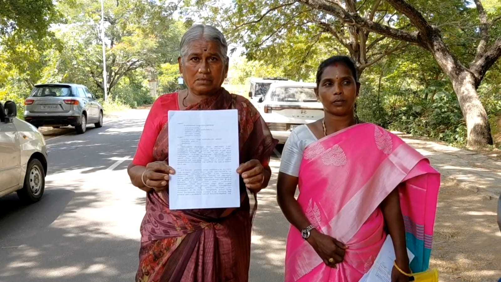 தனது சொந்த வீட்டிற்கு செல்ல விடாமல் மூதாட்டியை கொலை வெறி தாக்குதல் நடத்தியவர்கள் மீது நடவடிக்கை எடுக்க கோரி மாவட்ட காவல் கண்காணிப்பாளர் அலுவலகத்தில் மனு.!