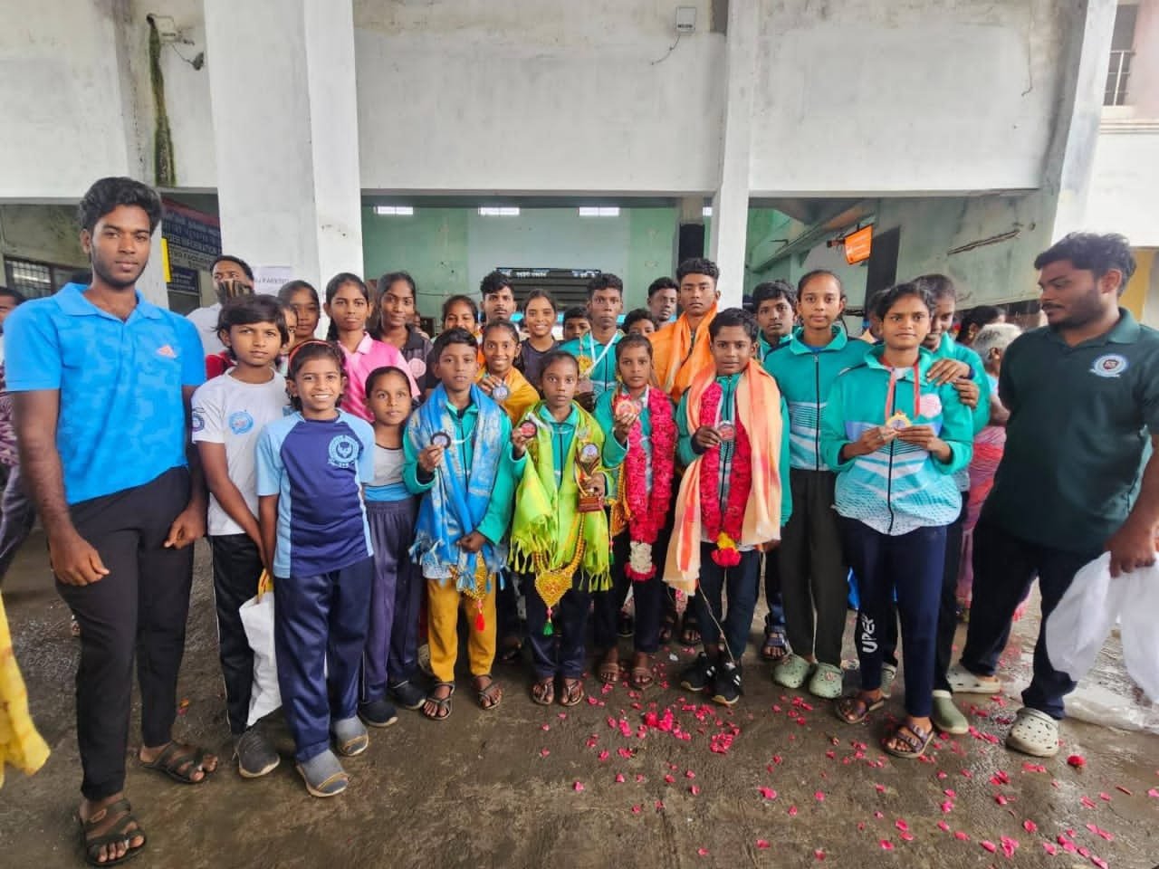 விழுப்புரம் மாணவர்கள் வரலாற்றுச் சாதனை தங்கம் வென்ற தங்கமகள் வரவேற்பு.