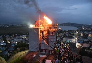 திருப்பரங்குன்றம் மலையில் கார்த்திகை தீபம்