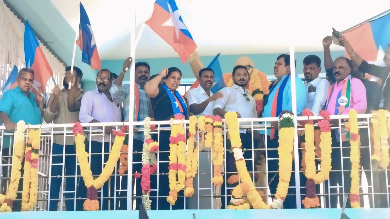 புரட்சியாளர் அம்பேத்கருக்கு மாலை அணிவித்து உறுதிமொழி! விடுதலை சிறுத்தைகள் கட்சி சார்பில் நினைவு நாள் நிகழ்வு.