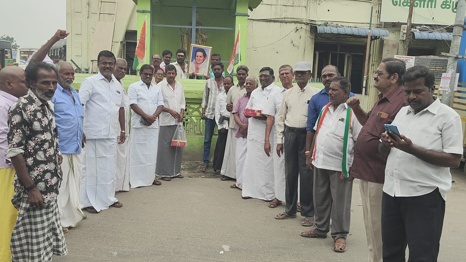 பழனியில் அன்னை சோனியா காந்தியின் பிறந்தநாள் விழா…