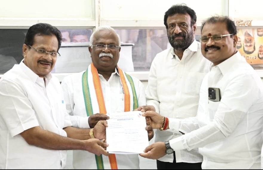 திருநெல்வேலி சட்டமன்ற தொகுதியில் போட்டியிட, காங்கிரஸ் தலைமையிடத்தில் விருப்பமனு கொடுத்த, மாநகர் மாவட்ட காங்கிரஸ் தலைவர்!