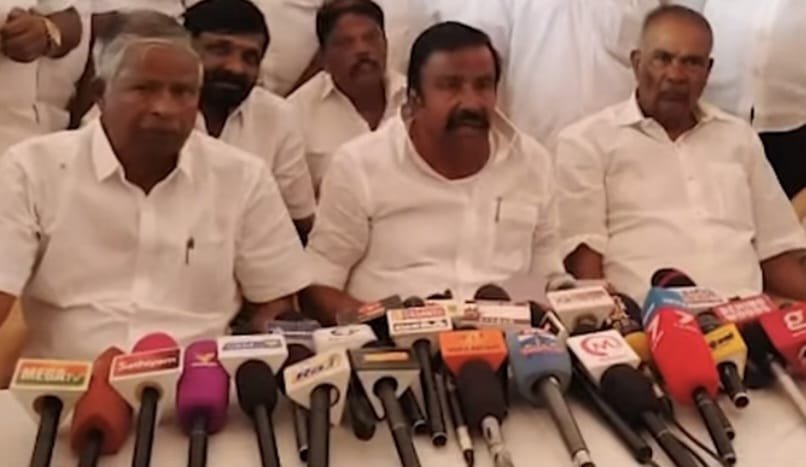 திருநெல்வேலியில் இம்மாதம் 21-ஆம் தேதி நடைபெறும் அரசு விழாவில், முதலமைச்சர் மு.க.ஸ்டாலின், முடிவுற்ற திட்டங்களை துவக்கி வைத்தும், புதிய திட்டங்களுக்கு அடிக்கல் நாட்டியும், 45,000 பயனாளிகளுக்கு நலத்திட்ட உதவிகளையும் வழங்கியும், புதிய பேருந்துகளை இயக்கி வைத்தும் பேசுகிறார்! நகராட்சி நிர்வாகம் மற்றும் குடிநீர் வழங்கல் துறை அமைச்சர் கே. என். நேரு, நெல்லையில் பேட்டி!