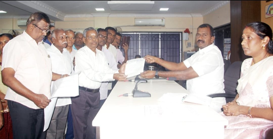 திருநெல்வேலி மாநகராட்சியில் நடைபெற்ற, மக்கள் குறைதீர்க்கும் மனுநாள் முகாம்! துணை மேயர் பங்கேற்று, மாநகர மக்களிடமிருந்து, மனுக்கள் பெற்றார்!