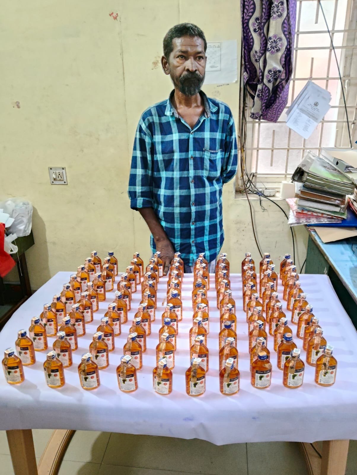 விழுப்புரம் மாவட்ட காவல்துறை மேற்கு காவல் நிலையம் புதுச்சேரி மது பானம் விற்றவர் கைது.