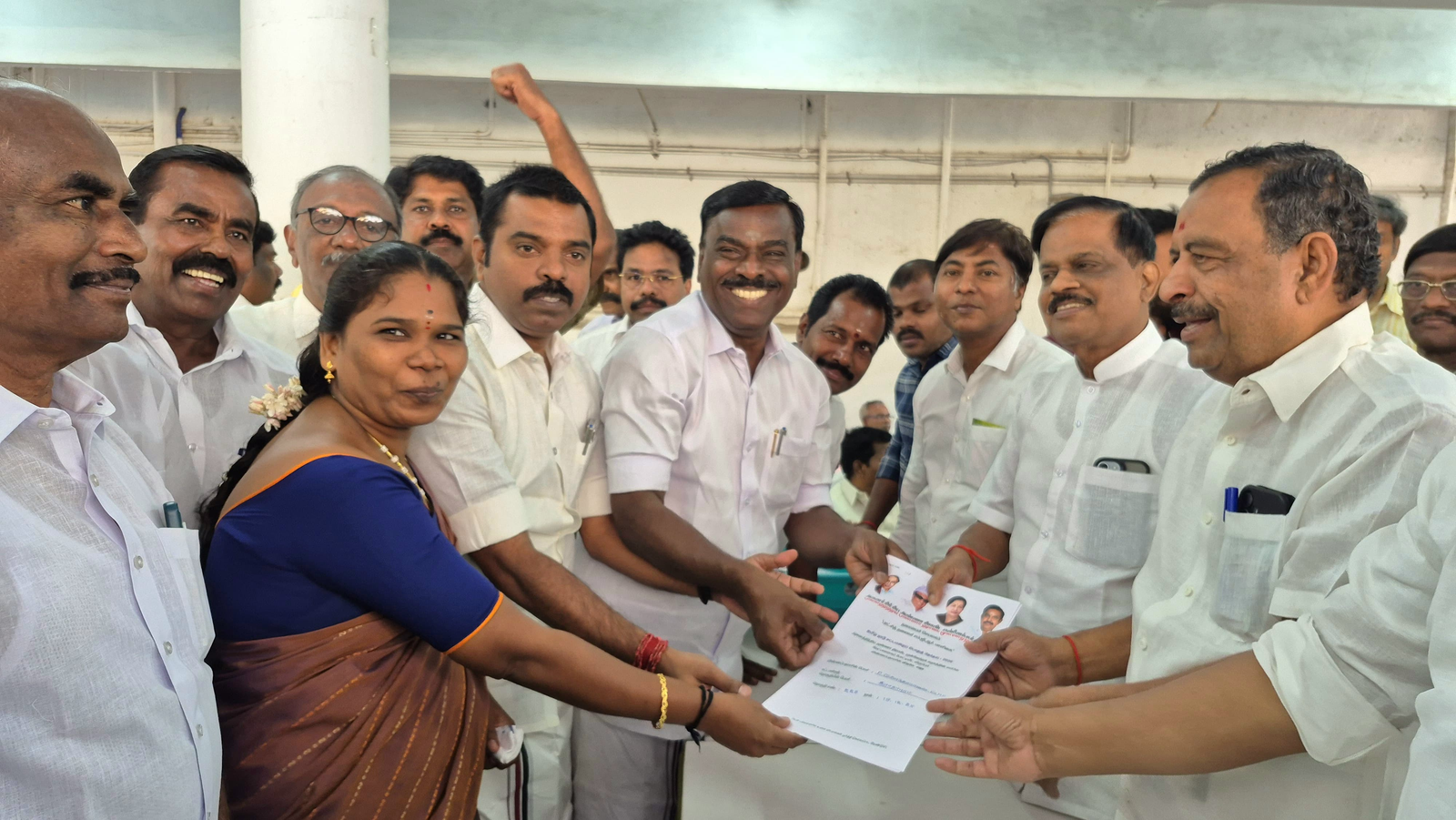 திருநெல்வேலி மாவட்டம் ராதாபுரம் தொகுதியில் போட்டியிட, அதிமுக தலைமை அலுவலகத்தில் விருப்ப மனு கொடுத்த, முன்னாள் ராஜ்ய சபா எம்.பி.!