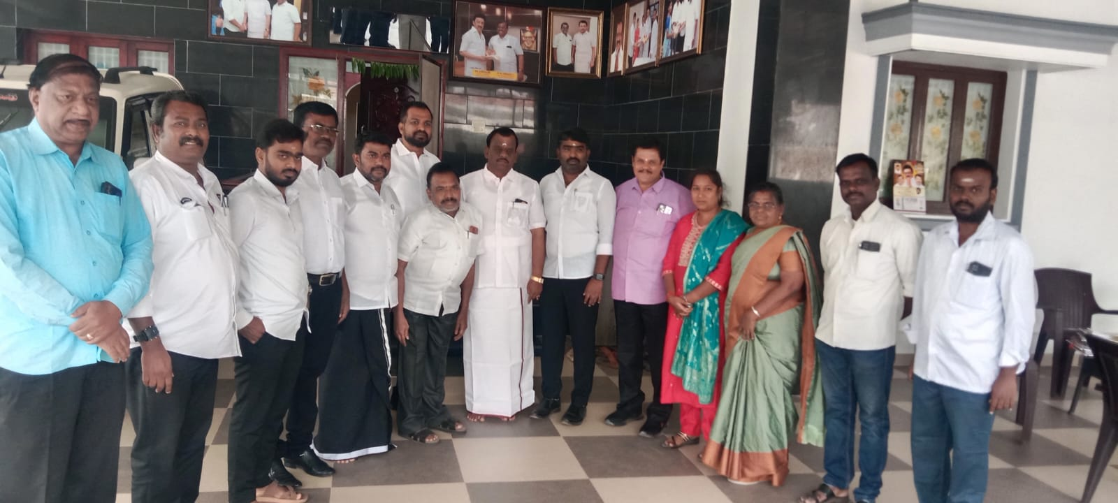 புதிய பொறுப்பாளர்கள் கோவை வடக்குமாவட்ட செயலாளரை சந்தித்து வாழ்த்து பெற்றனர்..