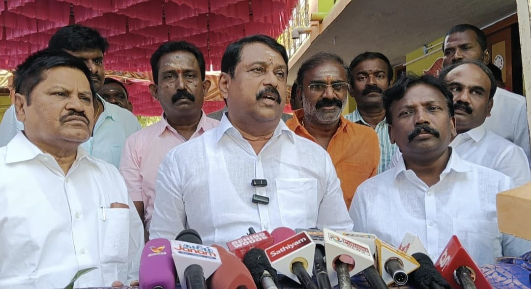 "தீபாவளிக்கு வாழ்த்து சொல்லாத, முதலமைச்ருக்கு 'மதச்சார்பின்மை' பற்றி பேசுவதற்கு, துளியேனும் தகுதியில்லை!"- திருநெல்வேலி பேட்டியில், தமிழக பா.ஜ.க. தலைவர் நயினார் நாகேந்திரன், கடுந்தாக்கு!