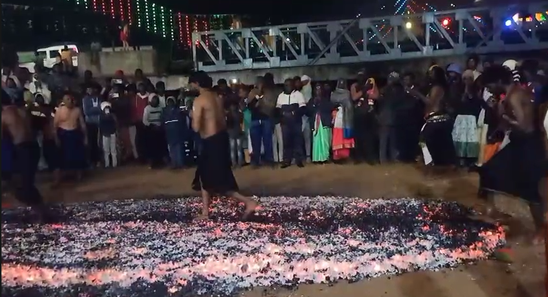 நீலகிரி மாவட்டம், குந்தாத்தா தாலுக்கா எமரால்டு பகுதியில் எழுந்தருளியுள்ள ஸ்ரீ செல்வ விநாயகர் ஆலயத்தில்.. 43 ஆம் ஆண்டு ஐயப்ப விளக்கு பூஜை நடைபெற்றது...