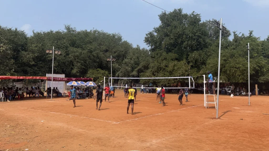 ஆனைமலையான்பட்டியில் பாரம்பரிய முத்தமிழ் கைப்பந்தாட்டம் – 60க்கும் மேற்பட்ட அணிகள் பங்கேற்பு!