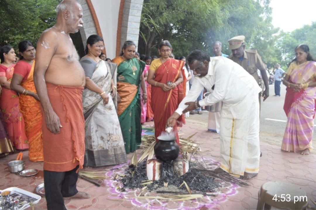 மனோன்மணியம் சுந்தரனார் பல்கலைக்கழகத்தில், கோலாகலமாக நடைபெற்ற, பொங்கல் திருவிழா! பங்கேற்று பரிசுகள் வழங்கிய துணை வேந்தர்!