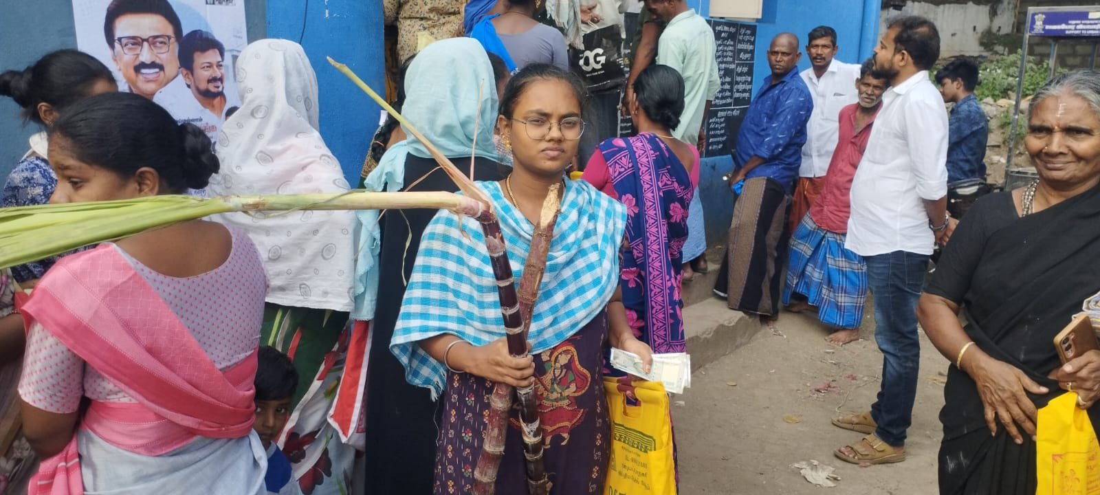 மதுரையில் பொங்கல் பரிசுத்தொகுப்பு!