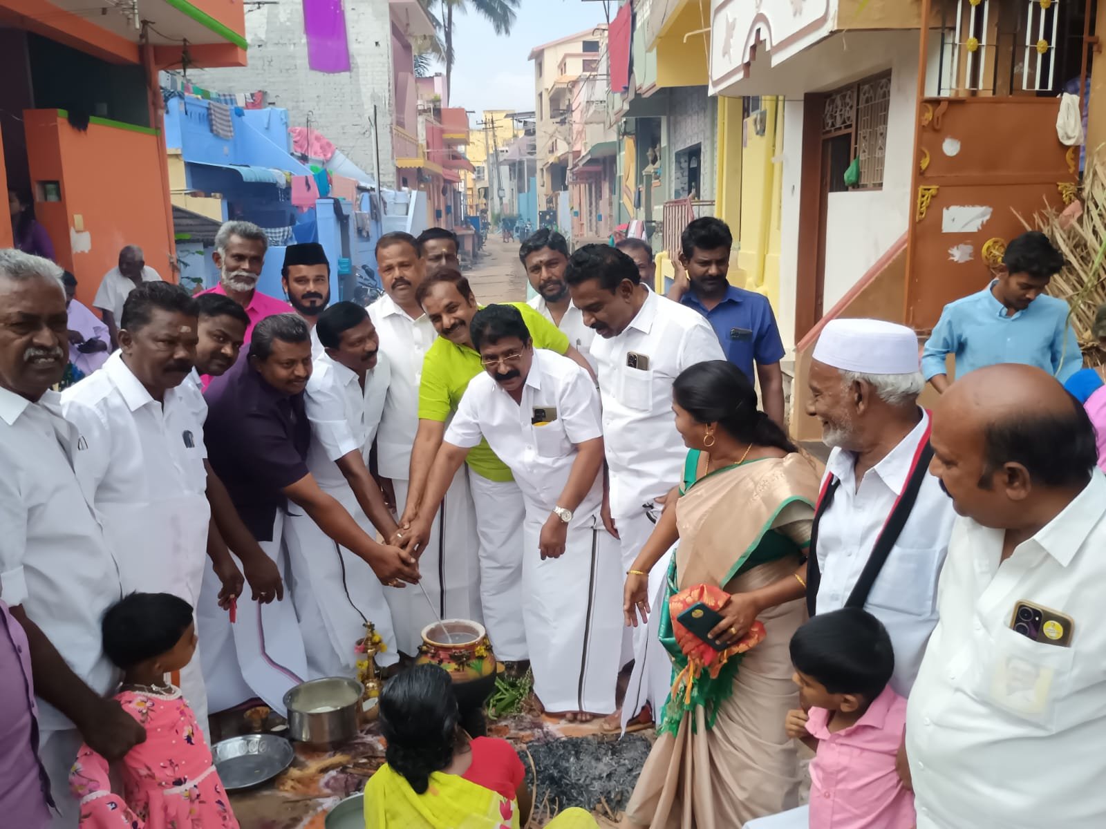 வடகரை திமுக சார்பாக சமத்துவ பொங்கல் திருவிழா கொண்டாடப்பட்டது