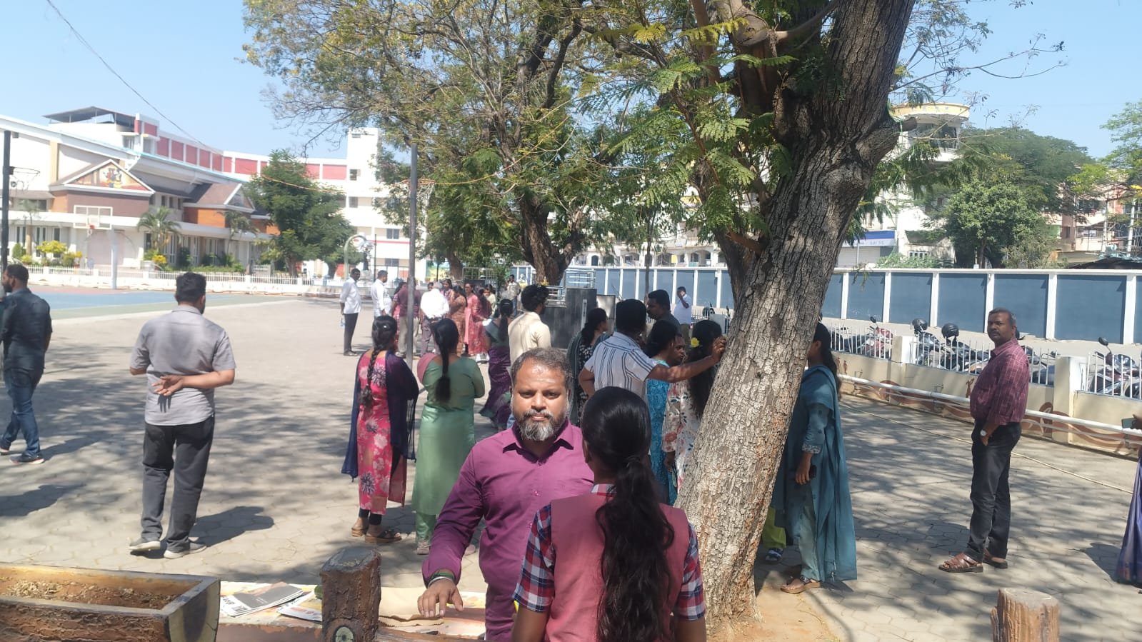 கோவையில் 50- ஆண்டுகாலமாக பள்ளிக்கூடம் நடத்தி தனது விசுவாசத்தை சொந்த மாநிலமான கேரளாவுக்கு காட்டிய நிர்வாகம்