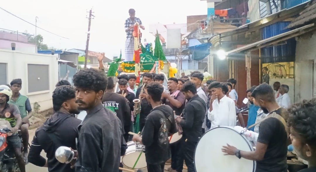 வல்லம் செய்யது மசூது திவான் ஒலி காட்டுப்பள்ளி வாசல் கொடி ஏற்றும் திருவிழா சிறப்பாக நடைபெற்றது.