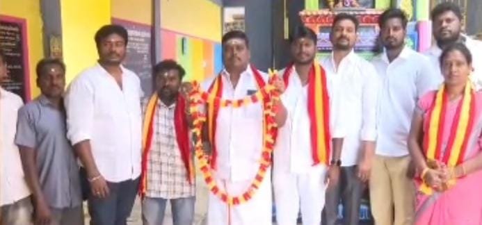 விழுப்புரம் தவெக சார்பில் மாரியம்மன் ஆலயத்தில் விசிலை மாரியம்மனுக்கு மாலையாக அணிவித்து சிறப்பு பூஜை – பொதுமக்களக்கு இனிப்பு வழங்கி கொண்டாட்டம்.