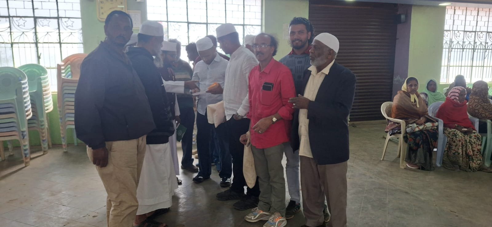 உதகையில் ரம்ஜான் பண்டிகையை கொண்டாட ஏழை எளிய மக்களுக்கு தனியார் நிறுவனம் சார்பில் உதவி.