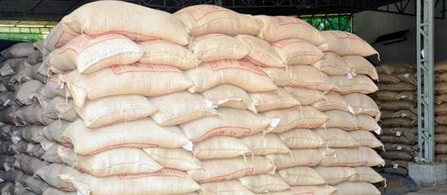 நெல் கொள்முதல் நிலையங்களில் வியாபாரிகளுக்கு முன்னுரிமை மற்றும் லஞ்சப் புகார்: மாவட்ட ஆட்சியர் திடீர் ஆய்வு செய்ய சிறு விவசாயிகள் கோரிக்கை..!