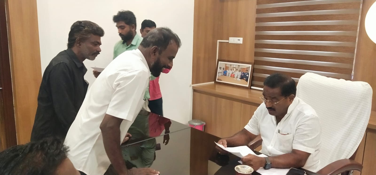 இளங்கடை தெற்கு புது தெருவில் குடிநீர் பற்றாக்குறை நாகர்கோவில் மாநகராட்சியில் மனு அளித்த நாகர்கோவில் விசிக..