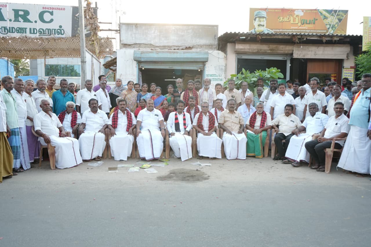 திருப்பூர் தெற்கில் அதிமுகவினர் திமுகவில் இணைந்தனர்.