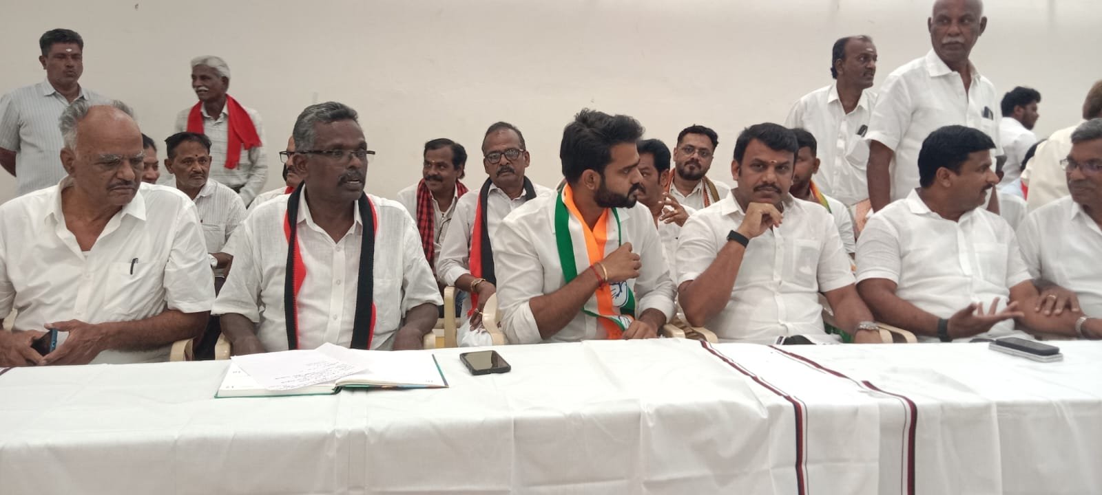 கோவை கவுண்டம்பாளையம் தொகுதி காங்கிரஸ் வேட்பாளர் அறிமுகக் கூட்டம்: கூட்டணிக் கட்சியினர் உற்சாக வரவேற்பு.