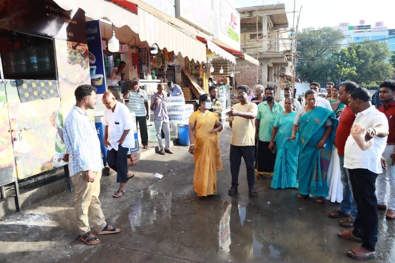 வடசேரி பேருந்து நிலையக் கடைகளுக்கு ₹1 லட்சம் அபராதம்.
