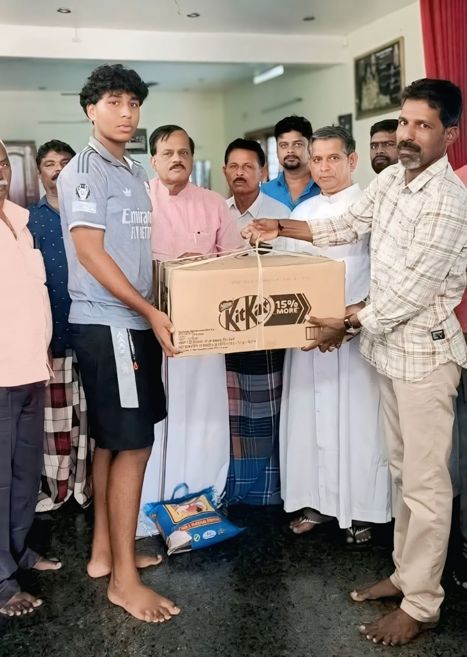 சிறைபிடிக்கப்பட்ட மீனவர்களின் குடும்பங்களுக்கு நிவாரணம்