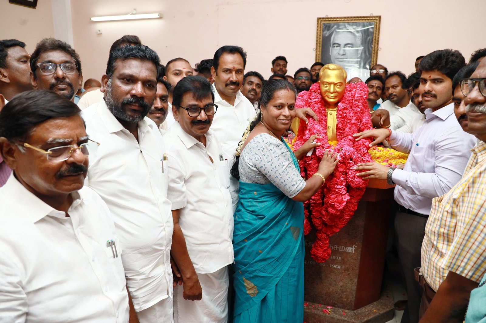 மார்ஷல் நேசமணிக்கு அரசு மரியாதை நினைவு தினத்தில் அரசியல் மற்றும் நிர்வாகத் தலைவர்கள் அஞ்சலி செலுத்தினர்