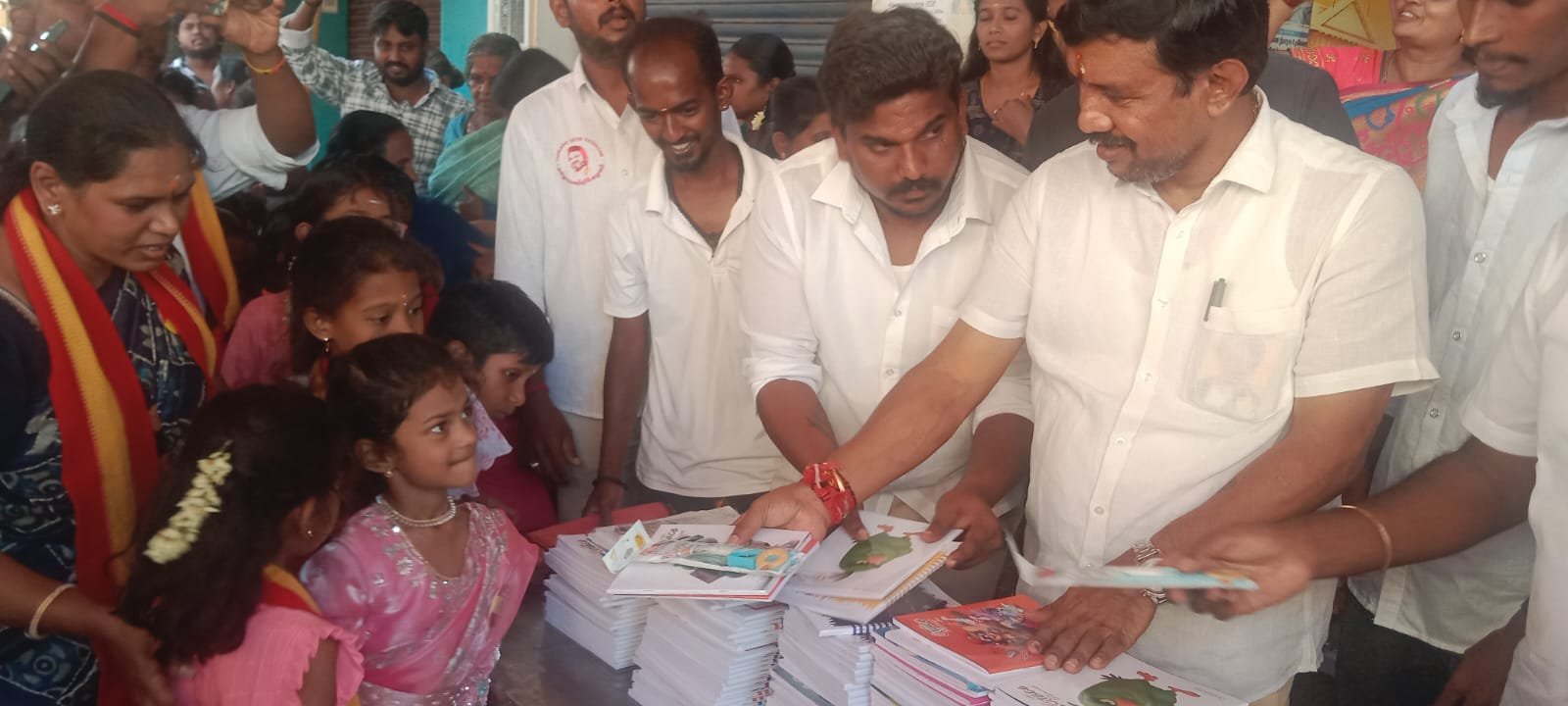 கோவையில் முதலமைச்சர் பிறந்த நாளை ஒட்டி நலத்திட்ட உதவிகள் வழங்கும் விழா.