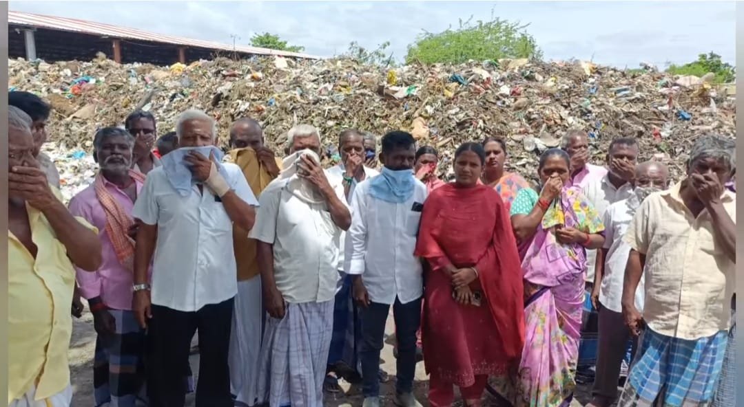 ஆயக்குடி பேரூராட்சி அலுவலகத்தை முற்றுகையிட்ட விசிக கவுன்சிலர் மற்றும் பொதுமக்கள்...