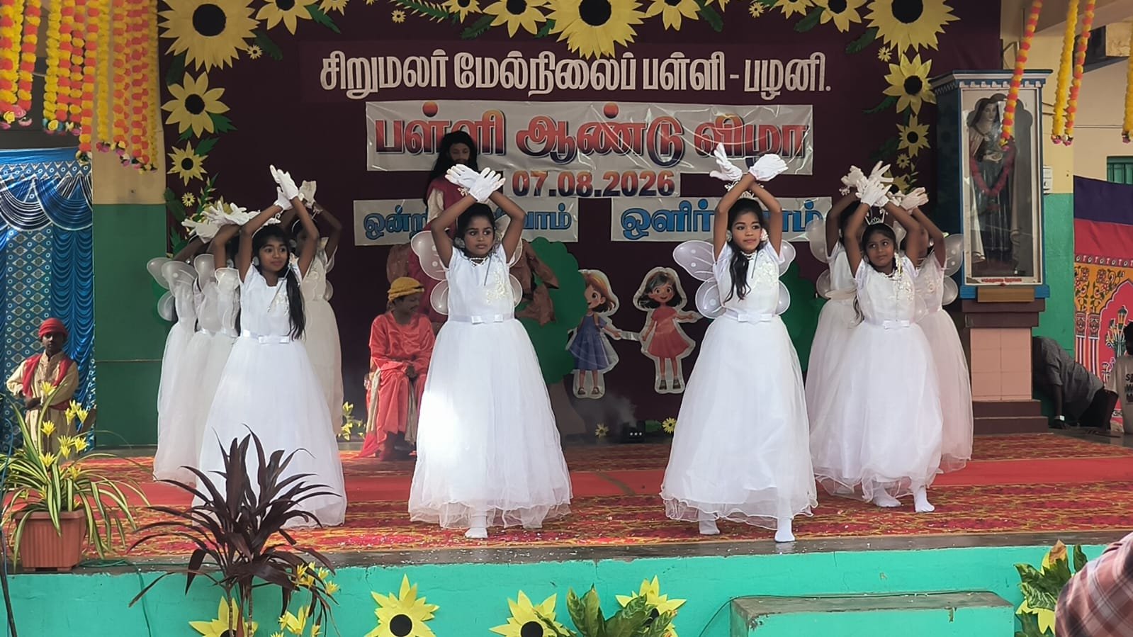 ஆண்டு விழாவில் சிலம்பாட்டம், விழிப்புணர்வு நாடகங்கள்: பழனியில் அசத்திய சிறு மலர் பள்ளி மாணவர்கள்