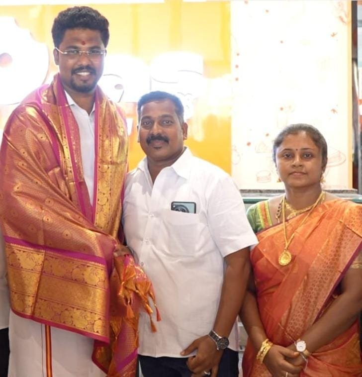 பழனியில் 'ஓஜஸ் கஃபே' பிரம்மாண்ட திறப்பு விழா!