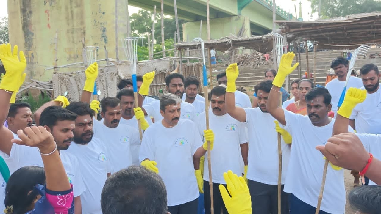 பழனியில் புண்ணிய நதியான சண்முகநதியை சீரமைக்க இளைஞர்கள் தீவிர தூய்மைப் பணி: 6 மாதங்களில் பழைய பொலிவுக்கு கொண்டுவர திட்டம்!