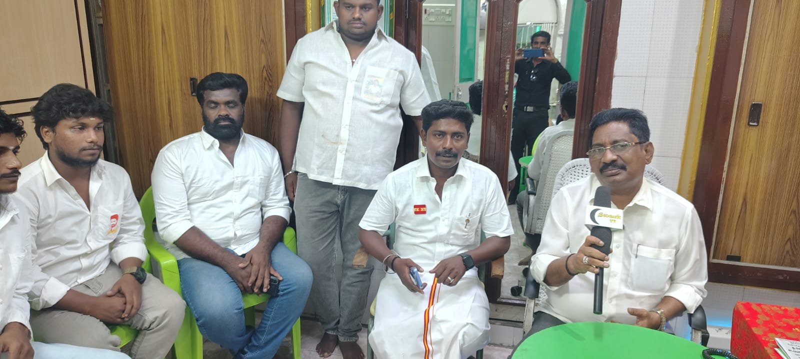 மதுரை புகழ்பெற்ற கோரிப்பாளையம் தர்காவில் சந்தனக்கூடு திருவிழா மற்றும் தமிழக வெற்றி கழகம் நலத்திட்ட உதவிகள் வழங்கும் விழா நடைபெற்றது