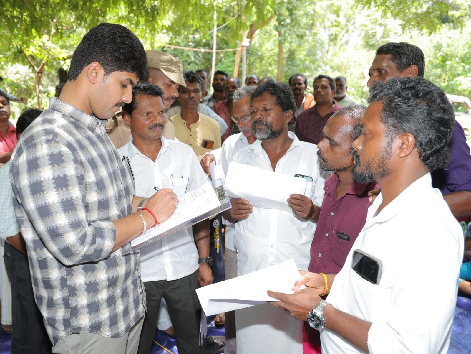 புறாவிளை காணியின மக்களின் கோரிக்கைகள் விரைந்து நிறைவேற்றப்படும் : சாலை, குடிநீர், மின்சாரம் உள்ளிட்ட அடிப்படை வசதிகளுக்கு நடவடிக்கை: ஆட்சியர் உறுதி.